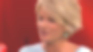 Les boucles d'o­reilles bleues de So­phie Da­vant dans Af­faire Conclue