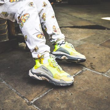 La Triple S Balenciaga que luce Vivian Frank en su publicación de Instagram