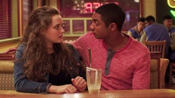 La veste en jean d’Hannah Baker (Katherine Langford) dans 13 Reasons Why S01E06