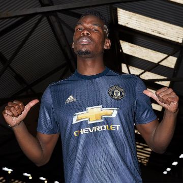 Le maillot de foot de Man­ches­ter Uni­ted sponso Chevrolet de Paul Pogba sur Instagram