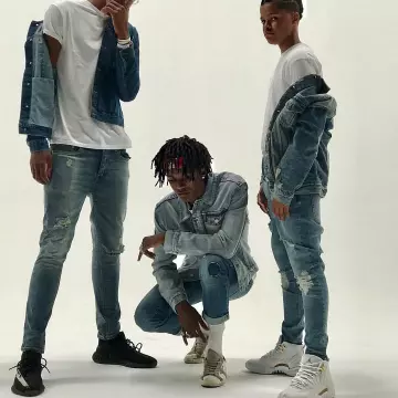 The Adidas Yeezy Boost 350 V2 black Shareef O'neal on his account Instagram