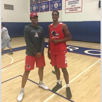 Air Jordan 2 Retro Low blanco de Shareef O'Neal en su cuenta de Instagram