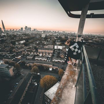 las zapatillas negras, blancas y rojas Era 95 Dx (f.o.g) "fear Of God" vistas en la cuenta de Instagram de Ben Maclean