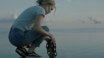 Tandy Bowen (Olivia Holt) Vans Old Skool negro neakers en capa y daga S01E04