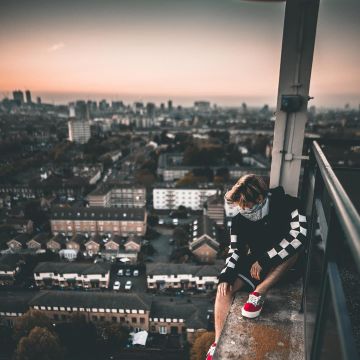 las Sneakers Era 95 Dx (f.o.g) "fear Of God" en negro, blanco y rojo visto en la cuenta de Instagram de Ben Maclean