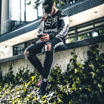 Sneakers black Nike Vapormax Off White of the influencer Niklas Woyt on his Instagram (@ezcape)