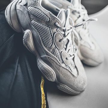 The Adidas sneakers Yeezy 500 Blush of Niklas Woyt on his Instagram (@ezcape)