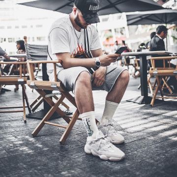 Sneakers white Adidas Yeezy 500 Blush of Niklas Woyt on his Instagram (@ezcape)