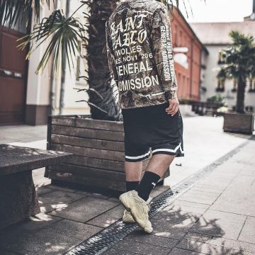 Sneakers Adidas Yeezy 500 Blush of Niklas Woyt on his Instagram (@ezcape)