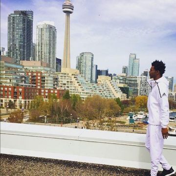 Zapatillas Adidas UltraBoost negras vistas en la cuenta de Instagram de Andrew Wiggins