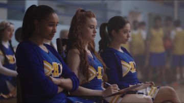 L'uniforme bleu de Pom Pom girl des River Vixens dans Riverdale