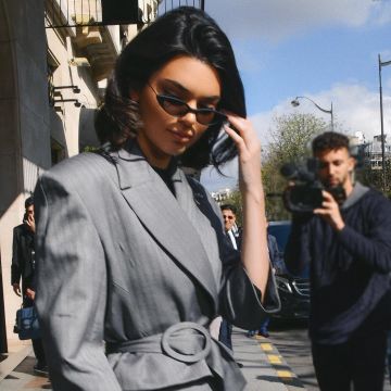 Sunglasses "cat eyes" of Kendal Jenner on his account Instagram