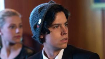 Le bonnet en laine de Jughead Jones (Cole Sprouse) dans Riverdale
