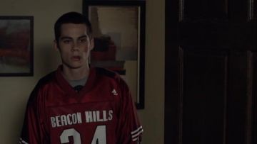 The jersey Adidas football Beacon Hills worn by Stiles Stilinski (Dylan O'brien) in Teen Wolf S02E12