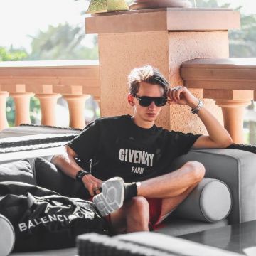 Las zapatillas negras Balenciaga Trainer Speed del influencer Max "munich_style" en su Instagram