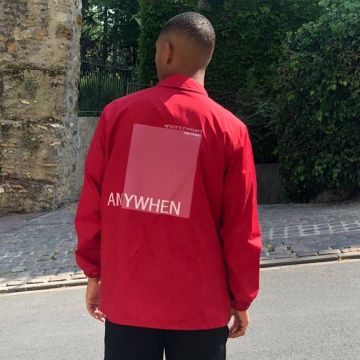 The jacket coach red Anywhen worn by William Winner on his account Instagram