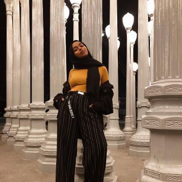 The jean jacket black worn by Shahd Batal on his account Instagram