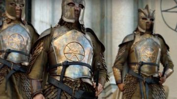 The replica of the armor of the Royal Guard in Game of Thrones S06E06