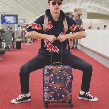 Las zapatillas Converse All Star negras y bajas que lució Norman Thavaud en su cuenta de Instagram