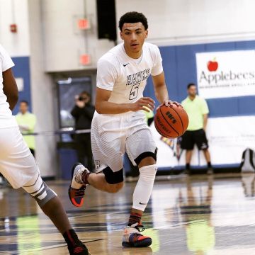 El par de Nike Kyrie 3 "what The Kyrie" de Jahvon Quinerly en su cuenta de Instagram