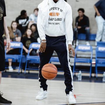 Zapatillas Nike Air Force 1 07' x Off White de Isaiah Washington en su cuenta de Instagram