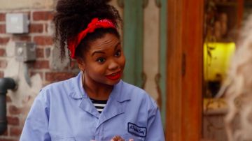 Le rouge à lèvres mat MAC Ruby Woo dans Unbreakable Kimmy Schmidt S02E10