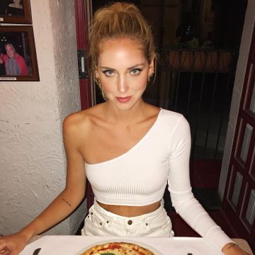 le one shoulder top de Chiara Ferragni sur instagram