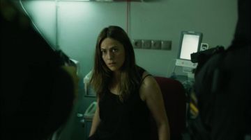 The tank top in black from Raquel Murillo (Itzar Ituño) in The Casa de Papel S01