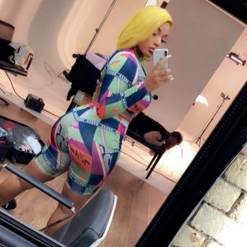 Pantalones cortos de ciclismo impresos de Stefflon Don en su cuenta de Instagram
