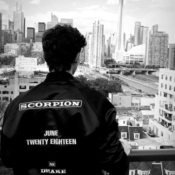Chaqueta Scorpion Personalizada por Drake usada por Shawn Mendes en su cuenta de instagram