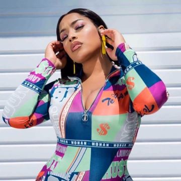 Don Stefflon's University Printed Zipped Tight Dress en su cuenta de Instagram