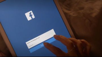 La bague de Juliette (Reem Kherici) dans Jour J