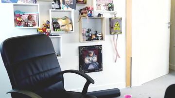 La figurine Funko Pop de Bender dans la Vidéo YouTube UNE HISTOIRE PARANORMALE... de Squeezie