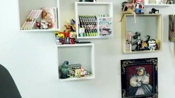 La figurine de Mysterion dans la vidéo YouTube UNE AFFAIRE INQUIÉTANTE.. de Squeezie