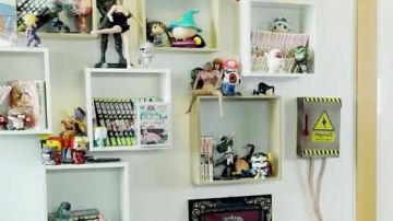 La figurine du Professeur Chaos dans la vidéo YouTube UNE AFFAIRE INQUIÉTANTE.. de Squeezie