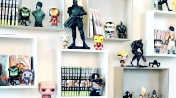 The figurine Funko Pop Naruto in the YouTube video WE BROKE AKINATOR ! of Squeezie