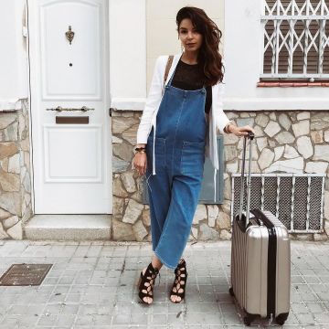 The dungarees in jean Maje view on the account Instagram of Safia Vendome