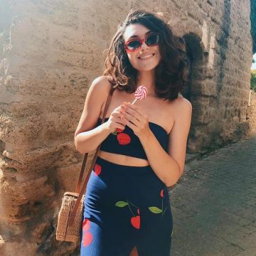 diadema cherry usada por adrianne trends vista en su instagram