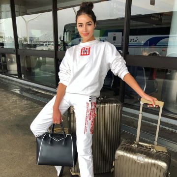 Les baskets blanches à semelles noires d'Olivia Culpo sur son compte Instagram