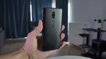 One More 6 presented in preview in the youtube video of Johan Lelievre aka JoJoL "OnePlus 6 : The Smartphone is Not Expensive and Powerful"