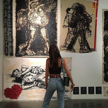 Emily Ratajkowski est Céline sac sur son Instagram compte