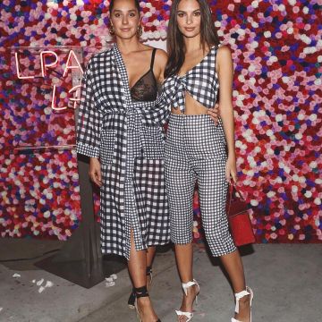 Les sandales blanches à talon d'Emily Ratajkowski sur son compte Instagram