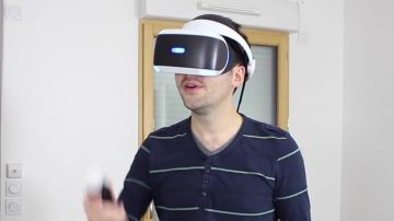 The headset PlayStation VR in the youtube video