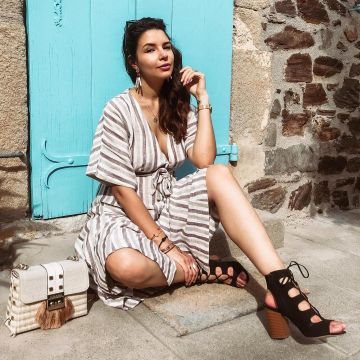 The shoulder bag in wicker with fringe teddy on the front worn by Safia Vendome on his account instagram