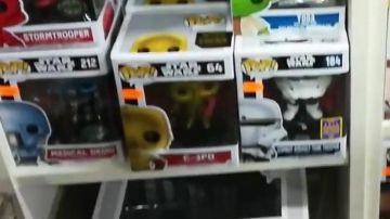 funko pop Star Wars Medical Droid seen in The SHOPS GEEK IN AIX-en-PROVENCE ? #VLOG of The chain of the geek