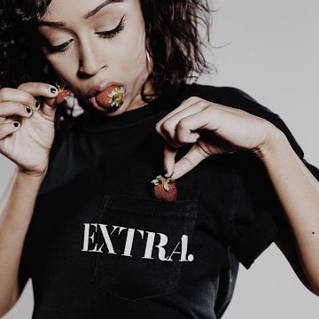 The t shirt Extra Liza Koshy