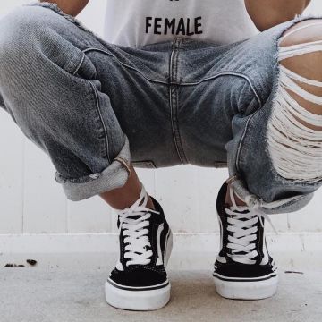 The sneakers Vans Old Skool Liza Koshy on his account Instagram