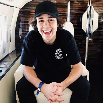 david dobrik black moletom com capuz