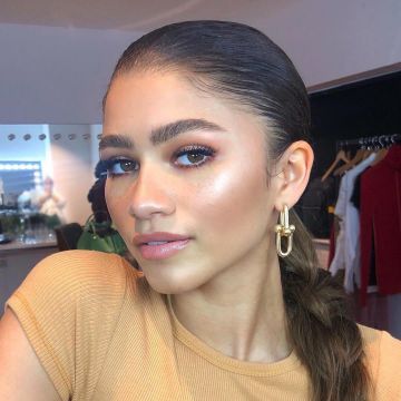 Gold link earrings worn by Zendaya on her instagram post