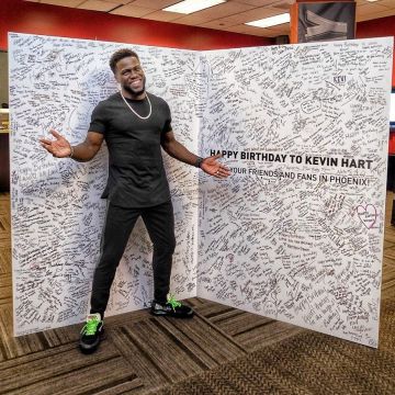 The pair of Nike x Off White Air VaporMax "Virgil Abloh" Kevin Hart on his account Instagram
